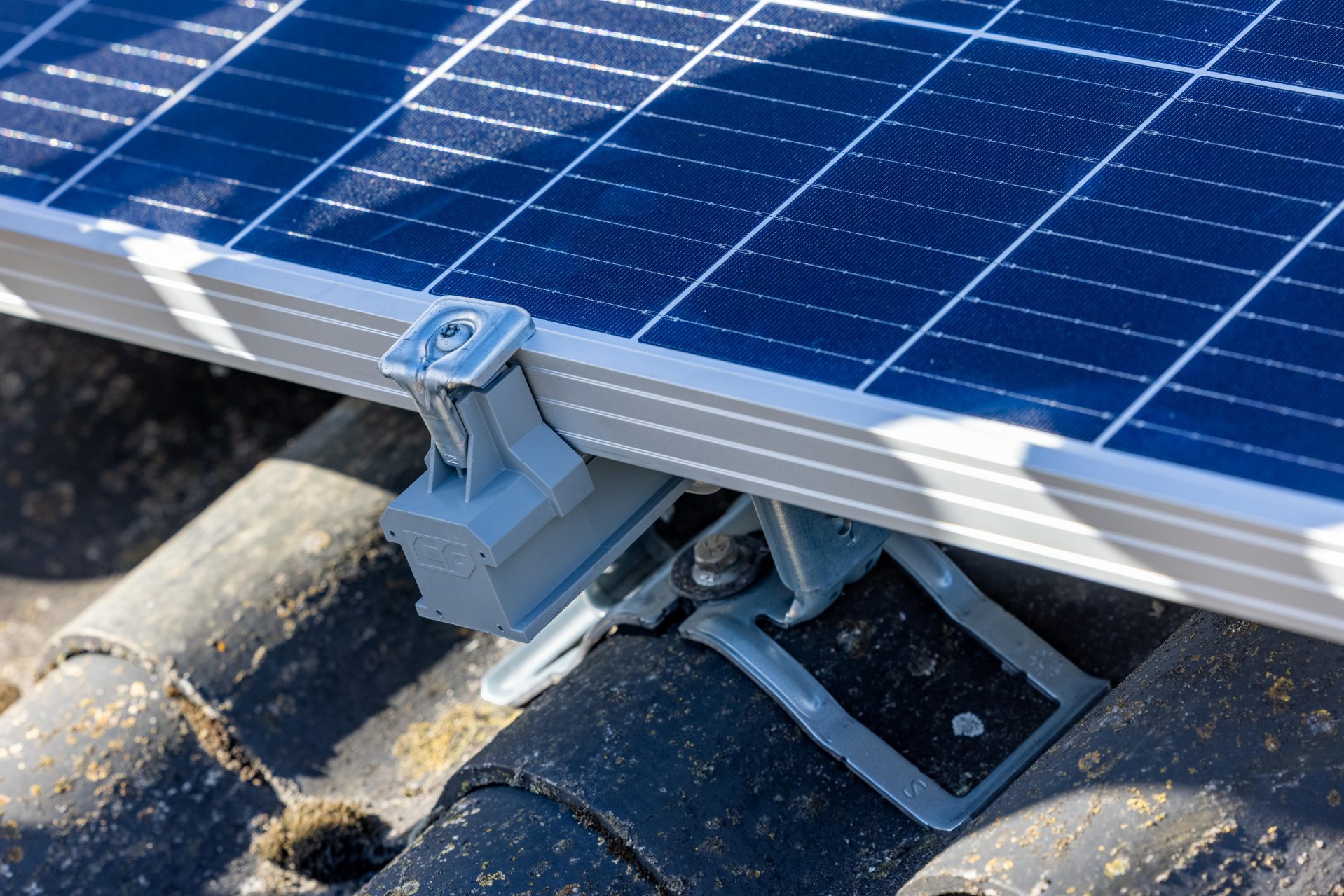 Kit de Fixation 6 panneaux solaires pour toit en tôle ondulée, Orientation  : Paysage - ESDEC